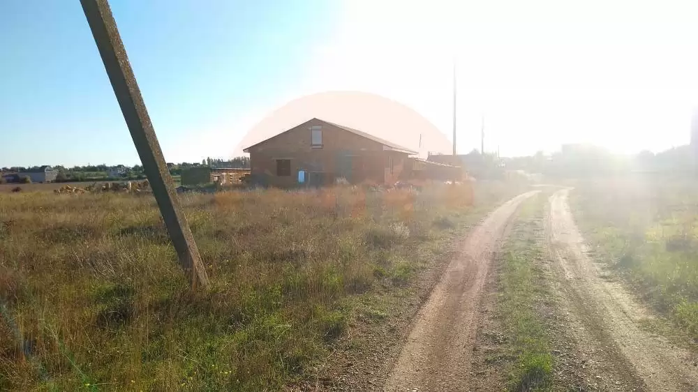 рядом эилые дома
