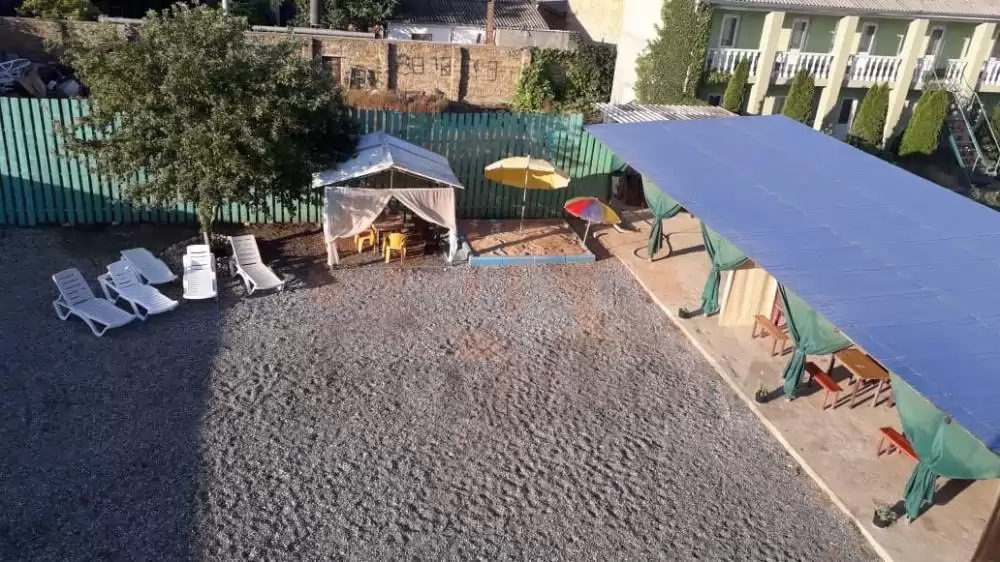 двор