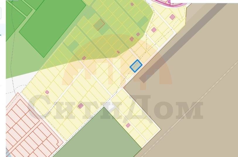 на карте синим