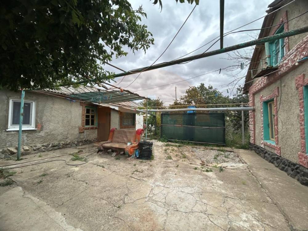 двор