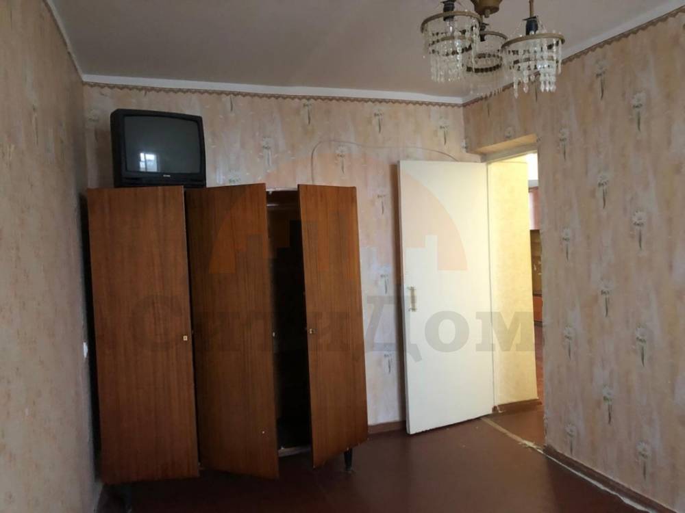 вид комнаты от окна